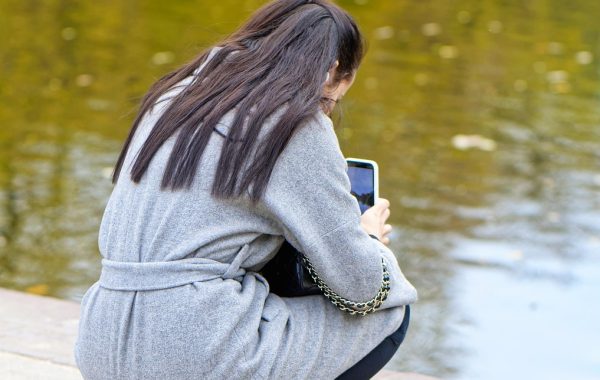découvrez comment réaliser le glute squat pour renforcer et tonifier vos fessiers efficacement, avec des conseils d'exécution et des variantes adaptées à tous niveaux.