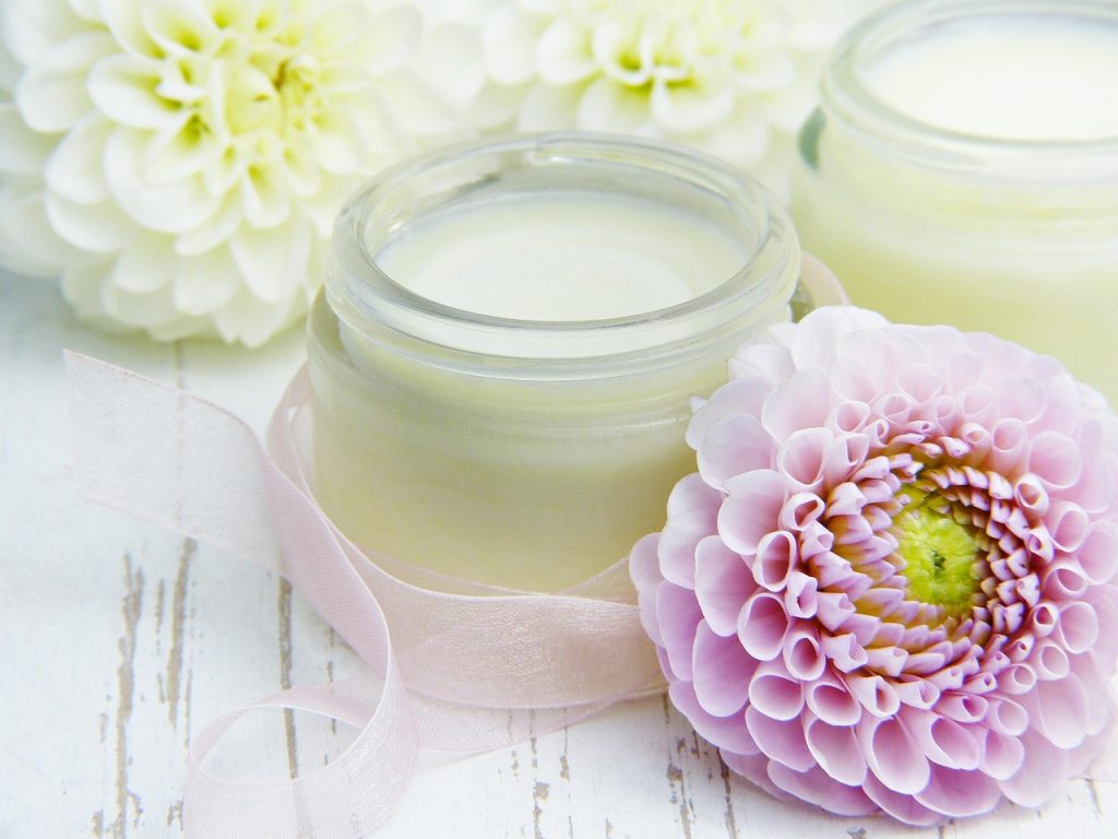 découvrez les bienfaits du beurre de karité naturel pour nourrir, hydrater et protéger votre peau et vos cheveux en profondeur.