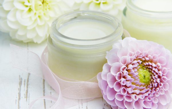 découvrez les bienfaits du beurre de karité naturel pour nourrir, hydrater et protéger votre peau et vos cheveux en profondeur.