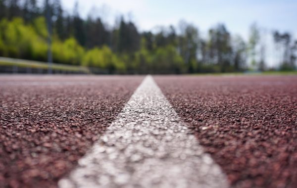 découvrez une liste complète des sports commençant par la lettre j, leurs règles, équipements et histoires passionnantes.