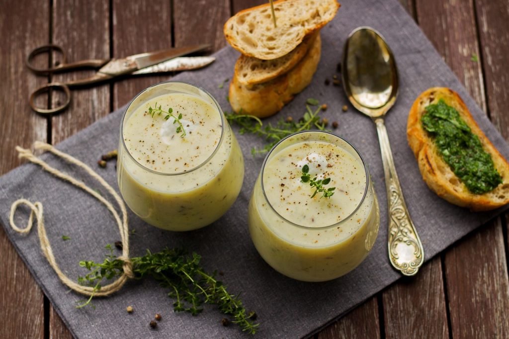 découvrez nos recettes de soupes diététiques savoureuses, idéales pour perdre du poids tout en se faisant plaisir.