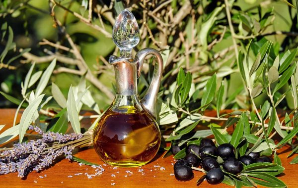 découvrez le nombre de calories dans l'huile d'olive et ses bienfaits pour une alimentation saine et équilibrée.
