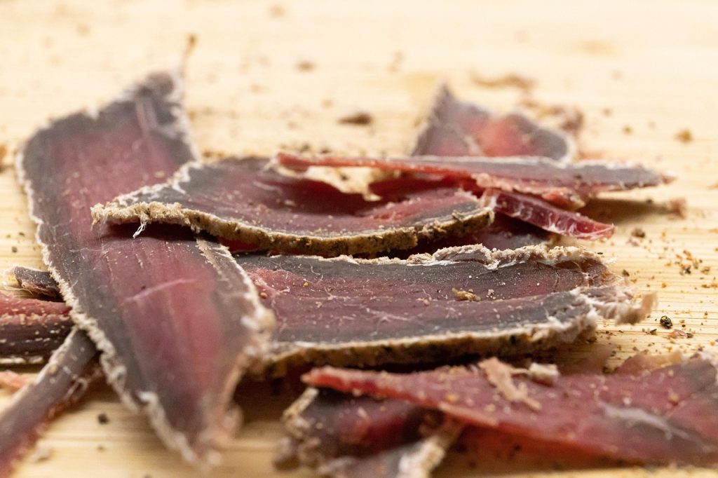 découvrez notre sélection de jerky savoureux, des en-cas protéinés parfaits pour une pause gourmande et saine.