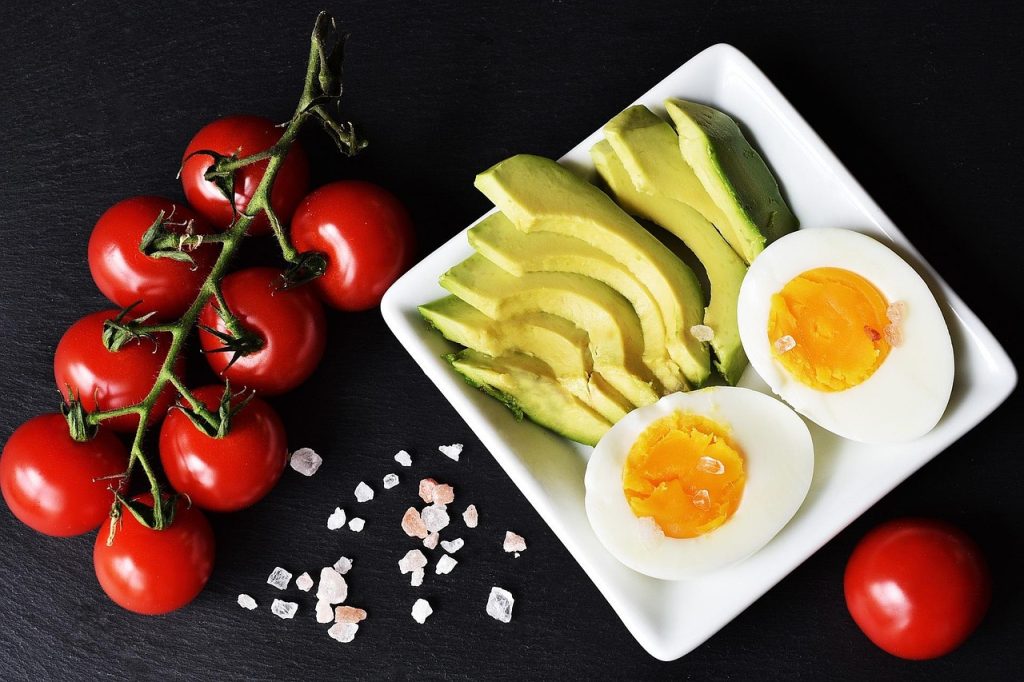 découvrez la diète cétogène, un régime faible en glucides et riche en graisses, conçu pour favoriser la perte de poids et améliorer l'énergie grâce à la cétose.