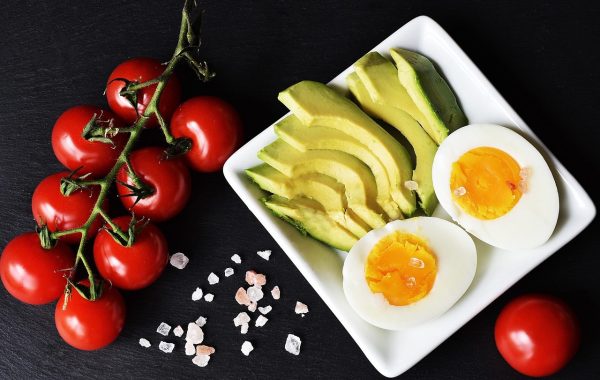 découvrez la diète cétogène, un régime faible en glucides et riche en graisses, conçu pour favoriser la perte de poids et améliorer l'énergie grâce à la cétose.