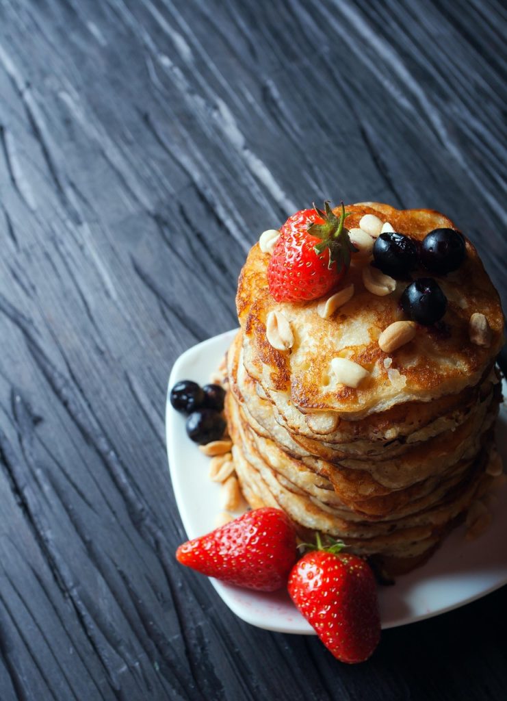 découvrez notre recette facile et délicieuse de pancakes vegan, sans ingrédients d'origine animale, parfaits pour un petit-déjeuner sain et gourmand.