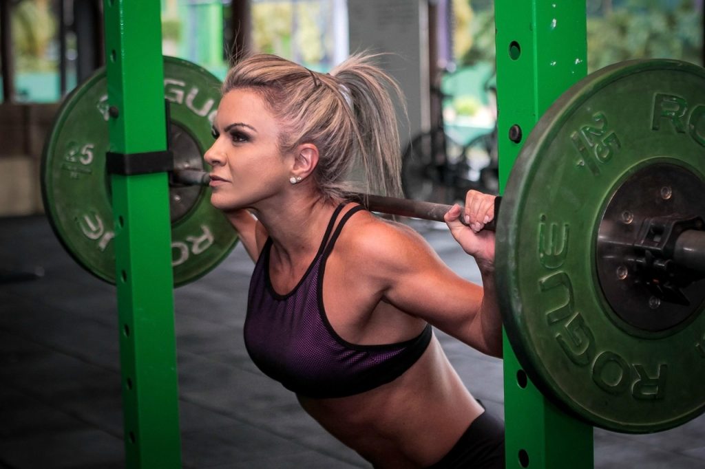découvrez le barbell squat, un exercice incontournable pour renforcer les jambes et les fessiers, améliorer votre technique et progresser en musculation.